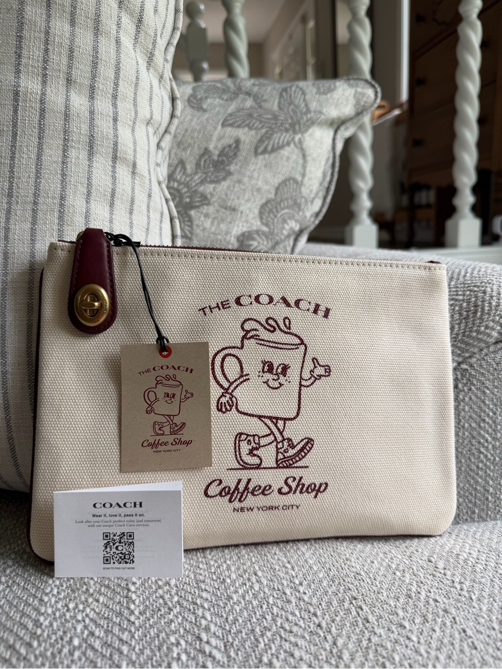 Coach Coffee Shop Turnlock Pouch CS485 Natural Multi NWT